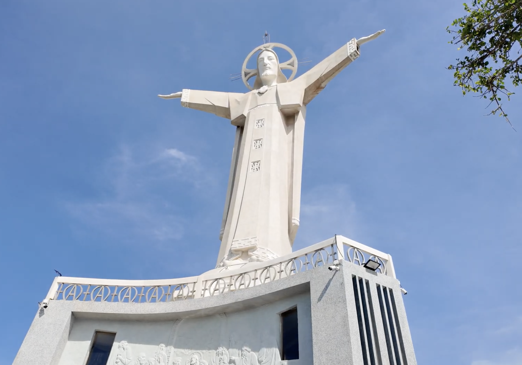 Vung Tau Travel Guide 2026: Hidden Gem Coast + Pullman Hotel Review